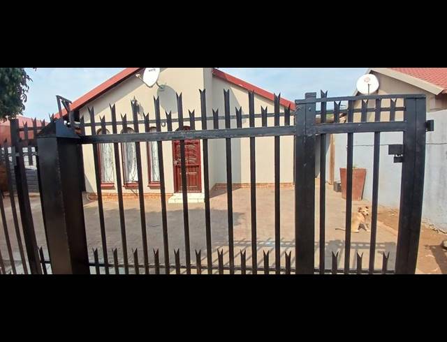 3 BEDROOM HOUSE FOR SALE IN GEELHOUTPARK